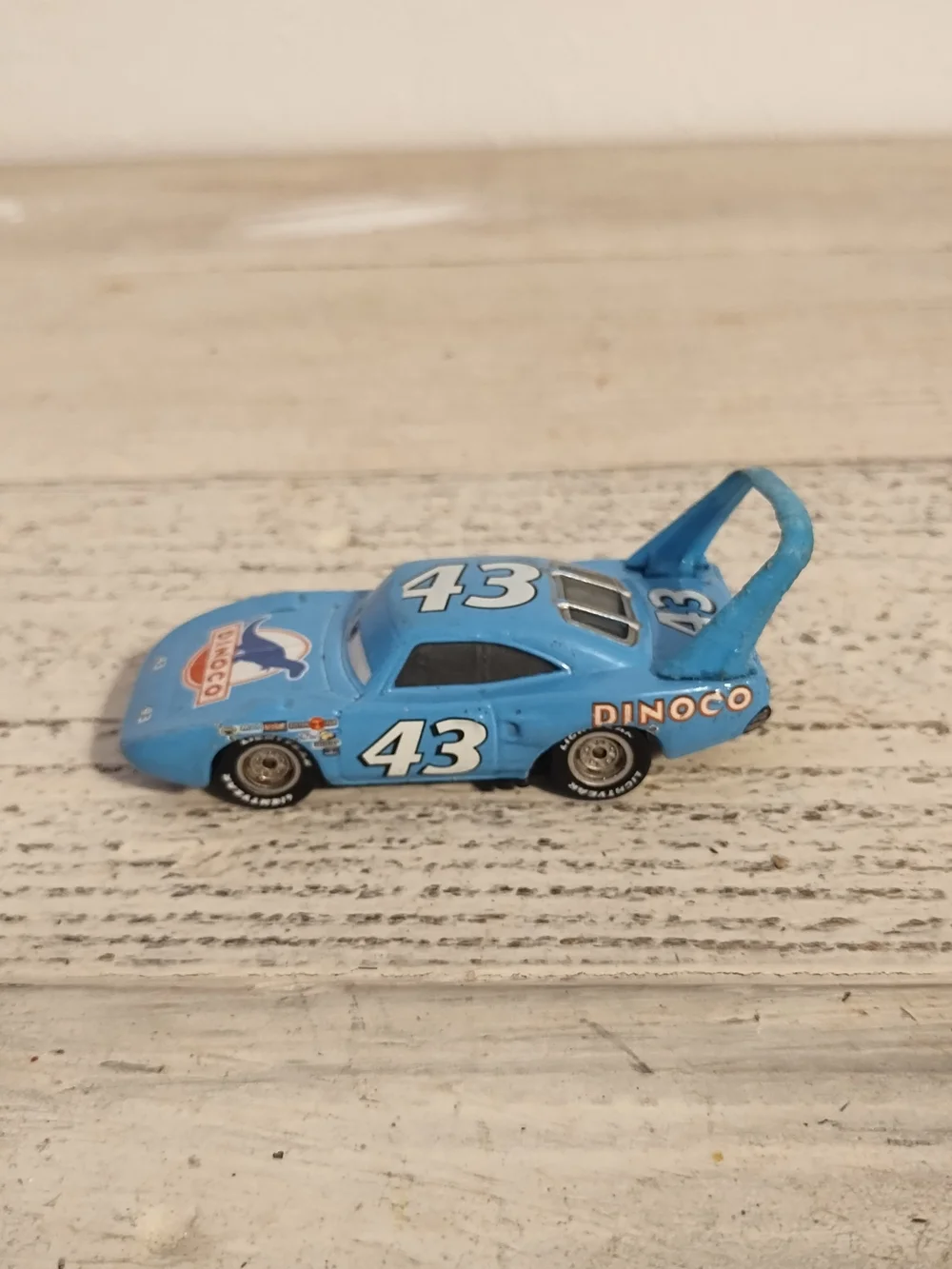 Disney Pixar Cars #43 Dinoco The King Metal Die-cast 1970 Plymouth Superbird